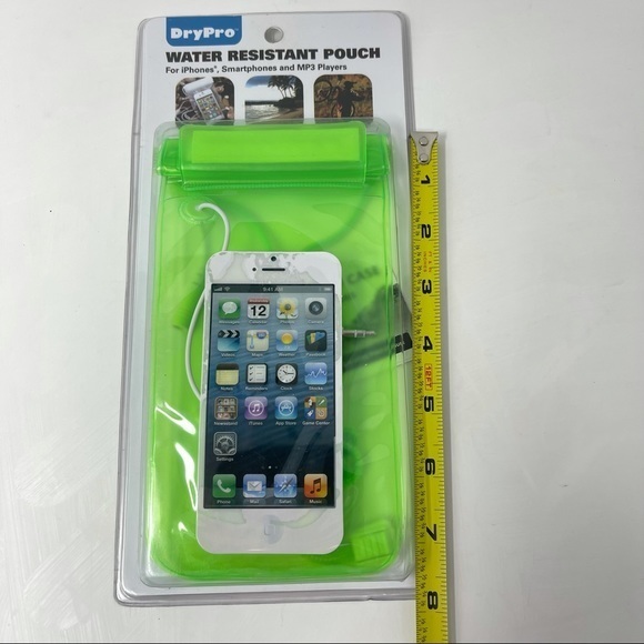 NIB! Dry Pro Water-Resistant Phone Case w/Lanyard - Picture 2 of 8